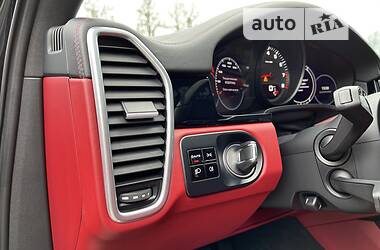 Внедорожник / Кроссовер Porsche Cayenne 2019 в 