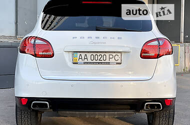 Внедорожник / Кроссовер Porsche Cayenne 2012 в Киеве