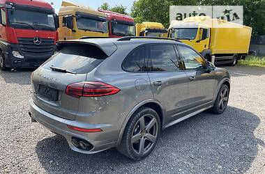 Позашляховик / Кросовер Porsche Cayenne 2016 в Чернівцях