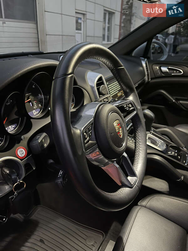 Внедорожник / Кроссовер Porsche Cayenne 2015 в Киеве