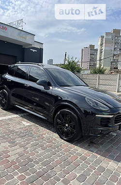 Внедорожник / Кроссовер Porsche Cayenne 2015 в Киеве