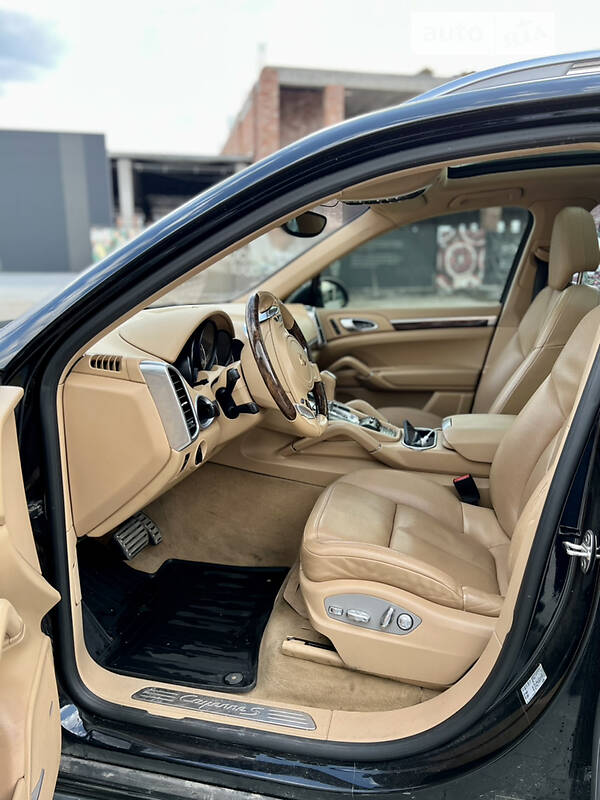 Внедорожник / Кроссовер Porsche Cayenne 2013 в Хмельницком