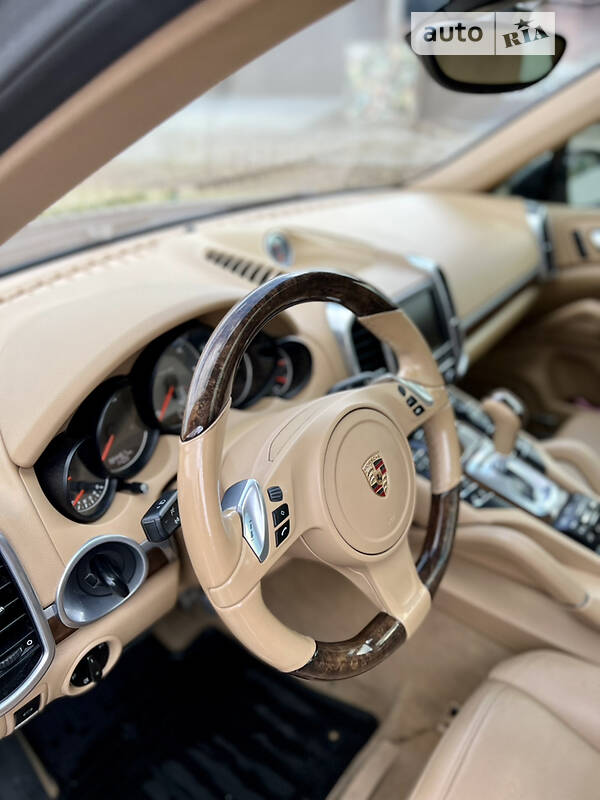 Внедорожник / Кроссовер Porsche Cayenne 2013 в Хмельницком