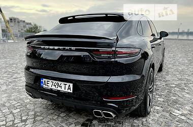 Внедорожник / Кроссовер Porsche Cayenne 2021 в 