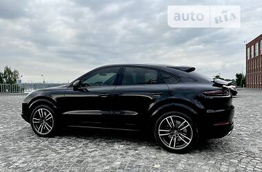 Внедорожник / Кроссовер Porsche Cayenne 2021 в 
