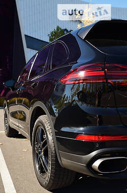 Позашляховик / Кросовер Porsche Cayenne 2015 в 