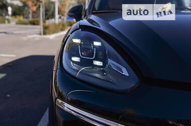 Позашляховик / Кросовер Porsche Cayenne 2015 в 