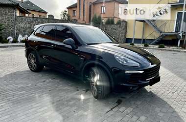 Внедорожник / Кроссовер Porsche Cayenne 2015 в Киеве