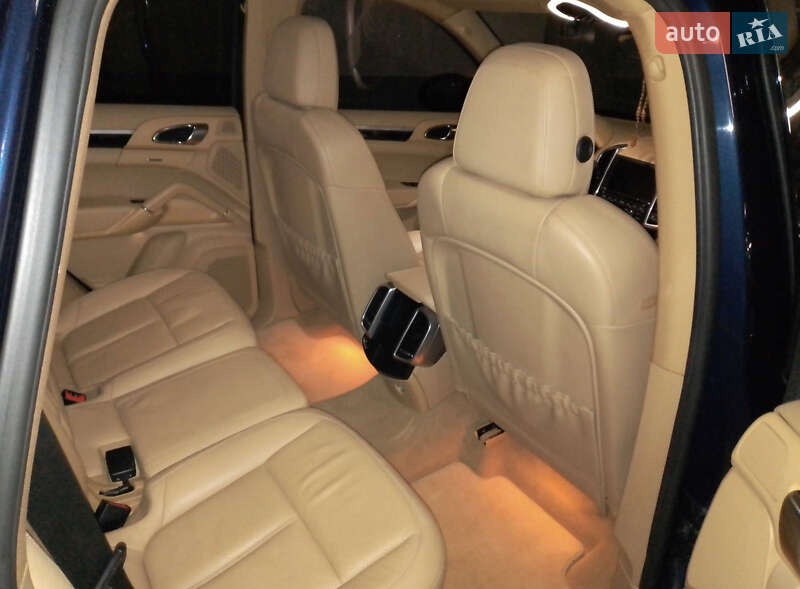 Внедорожник / Кроссовер Porsche Cayenne 2011 в Киеве