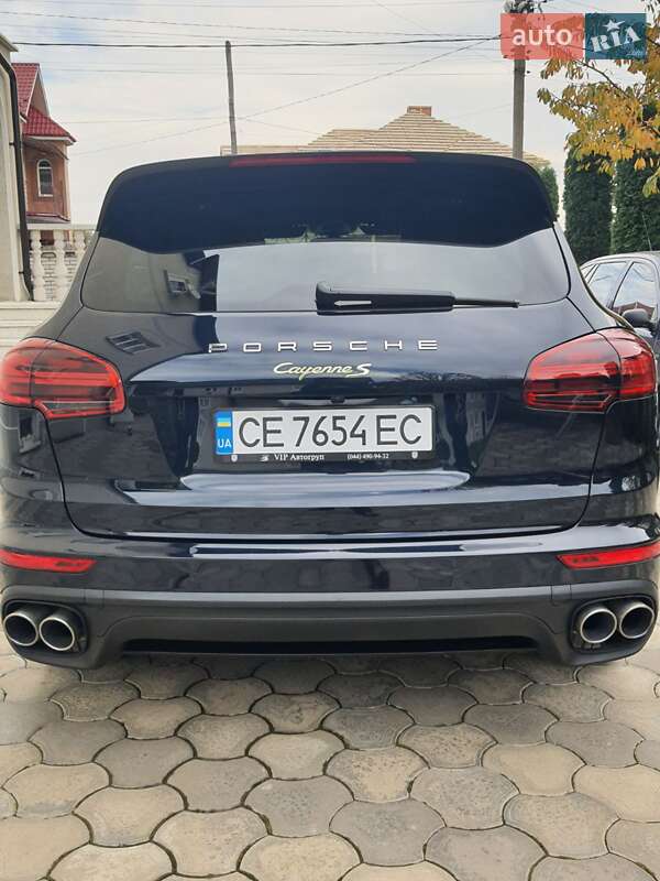 Внедорожник / Кроссовер Porsche Cayenne 2015 в Черновцах