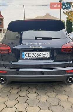 Позашляховик / Кросовер Porsche Cayenne 2015 в Чернівцях