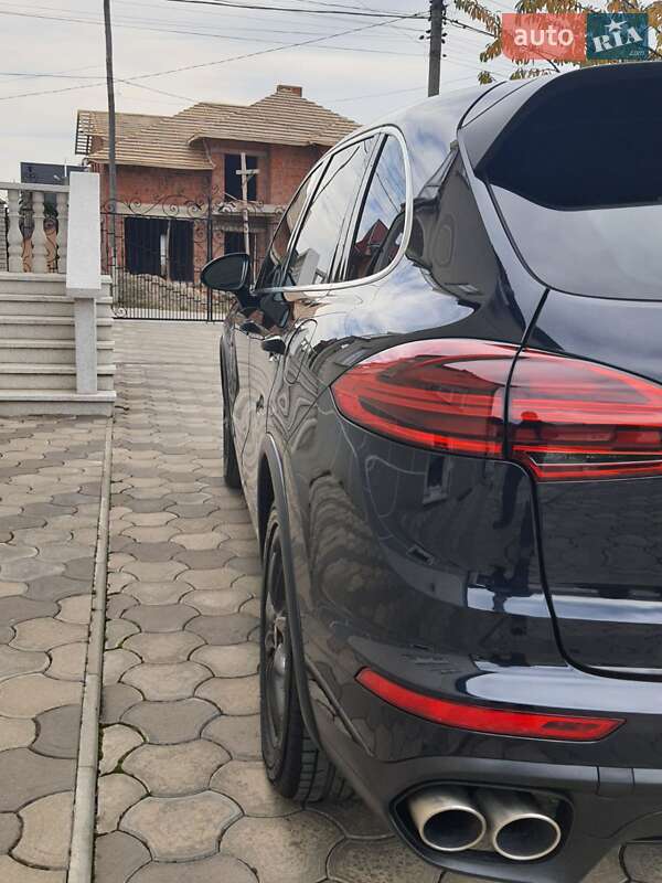 Внедорожник / Кроссовер Porsche Cayenne 2015 в Черновцах