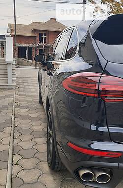 Внедорожник / Кроссовер Porsche Cayenne 2015 в Черновцах