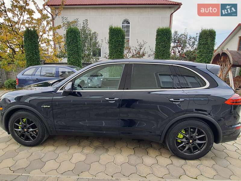 Внедорожник / Кроссовер Porsche Cayenne 2015 в Черновцах