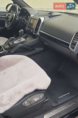 Внедорожник / Кроссовер Porsche Cayenne 2015 в Черновцах