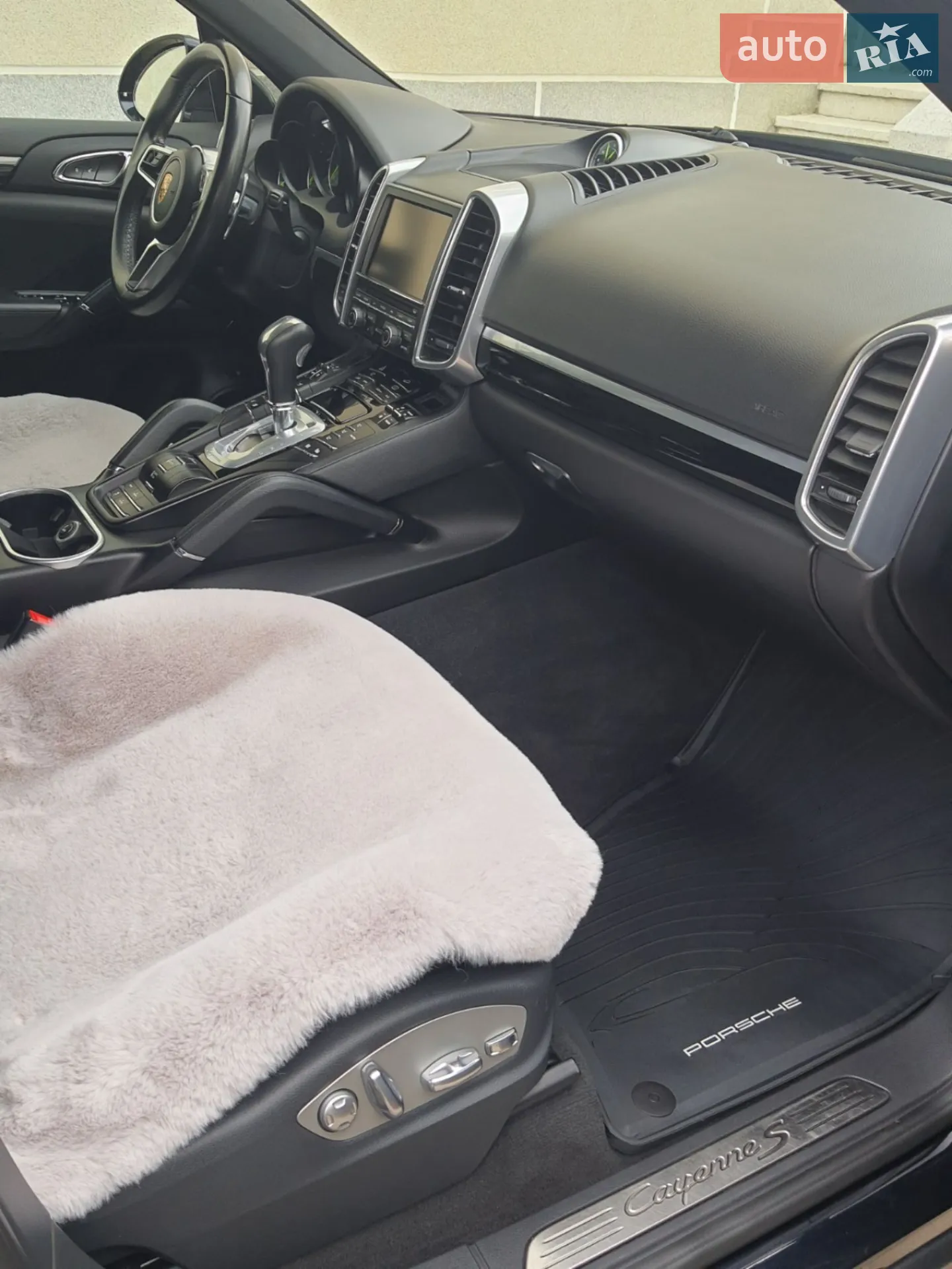 2015 Porsche Cayenne - мініатюра 32