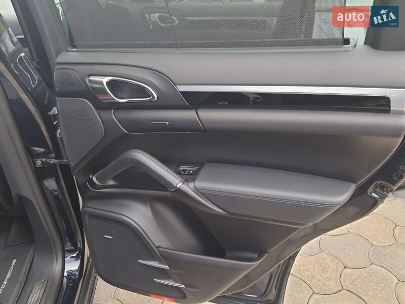 Внедорожник / Кроссовер Porsche Cayenne 2015 в Черновцах