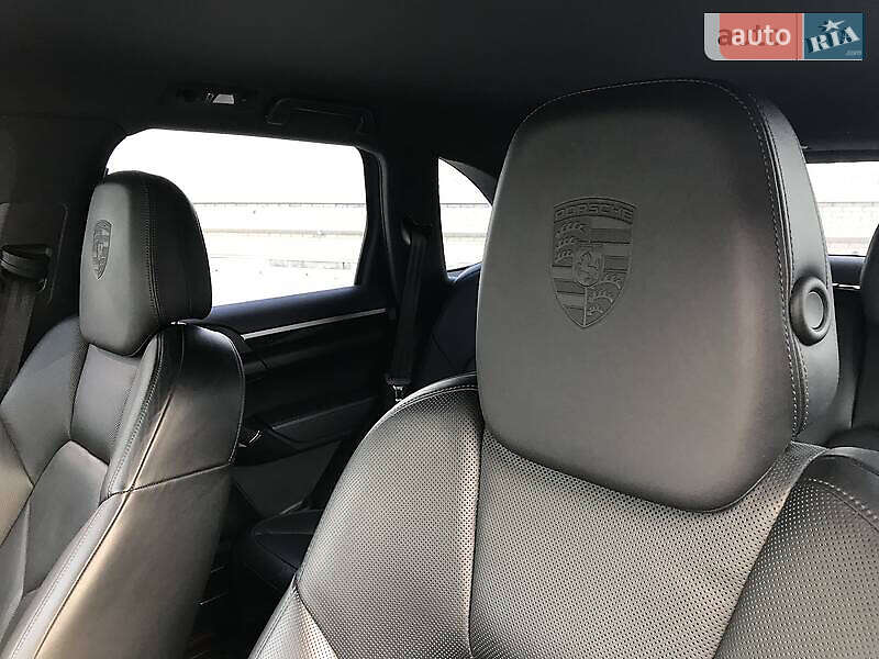 Внедорожник / Кроссовер Porsche Cayenne 2012 в Днепре