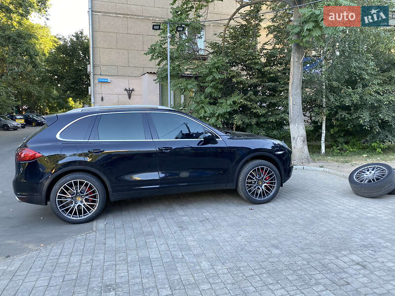 Позашляховик / Кросовер Porsche Cayenne 2010 в Одесі