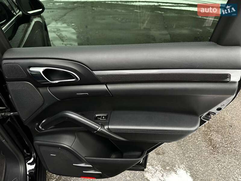 Позашляховик / Кросовер Porsche Cayenne 2013 в Харкові