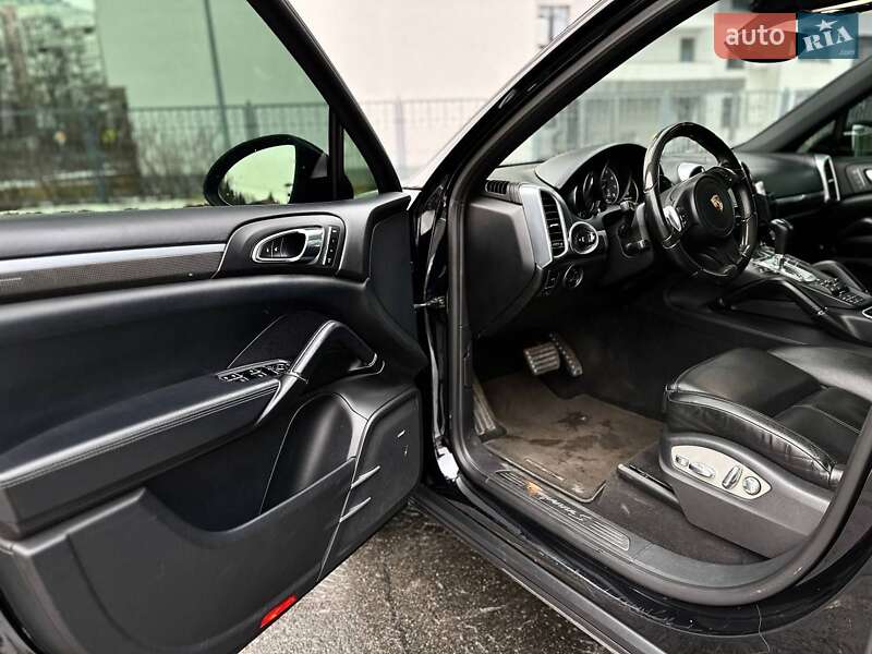 Позашляховик / Кросовер Porsche Cayenne 2013 в Харкові