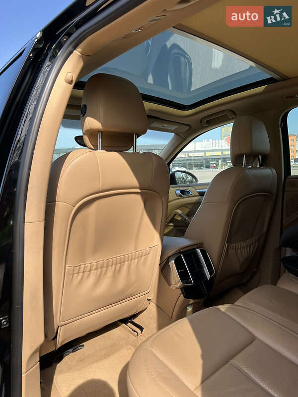 Внедорожник / Кроссовер Porsche Cayenne 2014 в Киеве