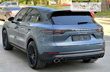 Позашляховик / Кросовер Porsche Cayenne 2017 в 