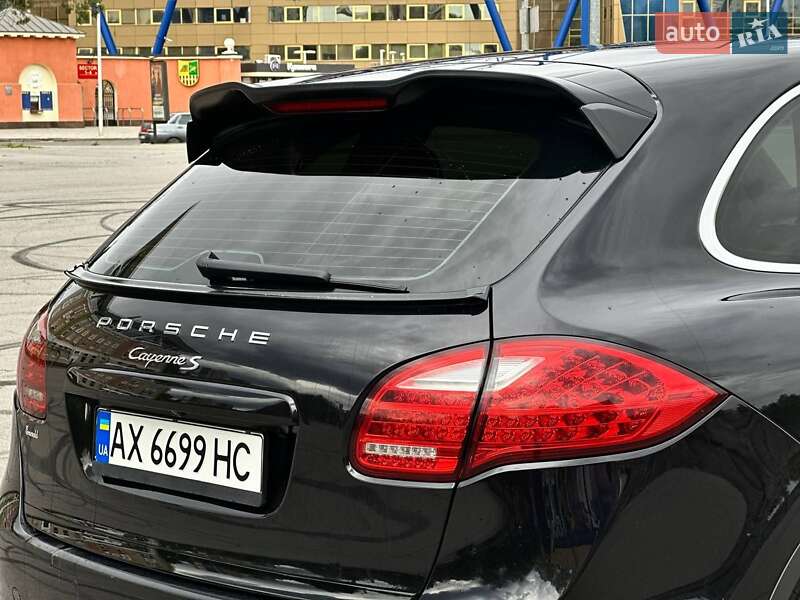 Позашляховик / Кросовер Porsche Cayenne 2013 в Харкові