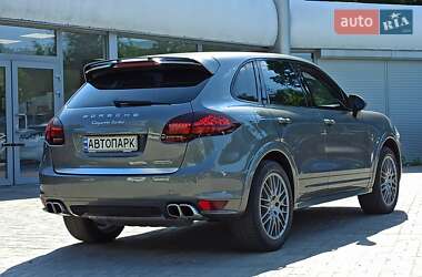 Внедорожник / Кроссовер Porsche Cayenne 2012 в 