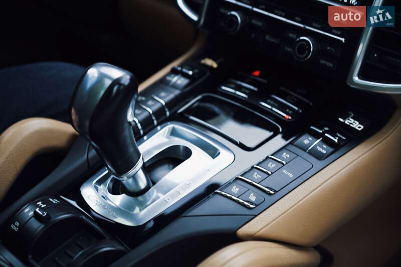 Позашляховик / Кросовер Porsche Cayenne 2014 в Києві