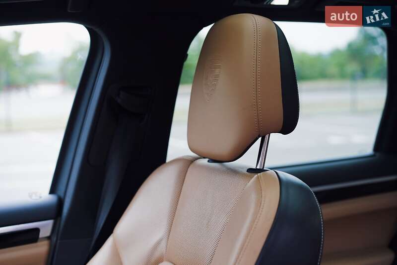 Позашляховик / Кросовер Porsche Cayenne 2014 в Києві