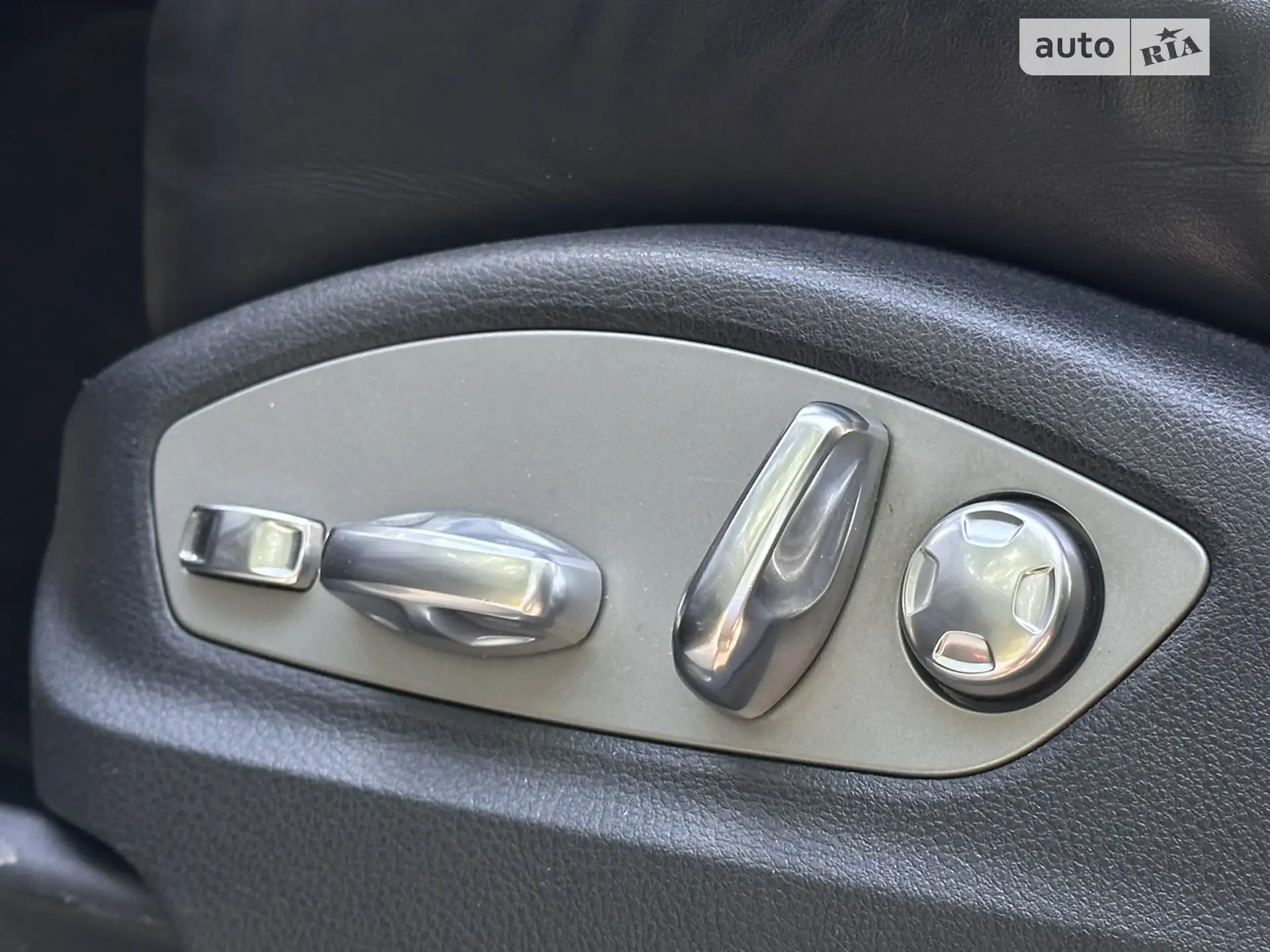 2012 Porsche Cayenne - мініатюра 2