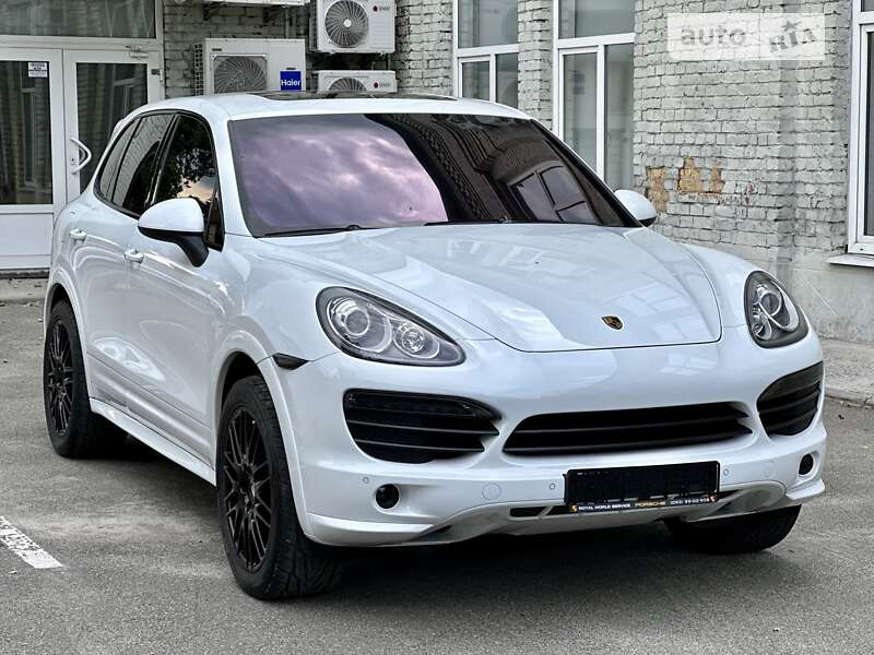 Внедорожник / Кроссовер Porsche Cayenne 2012 в Киеве