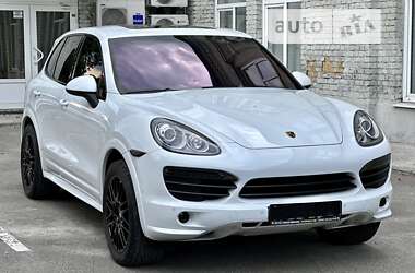 Позашляховик / Кросовер Porsche Cayenne 2012 в 