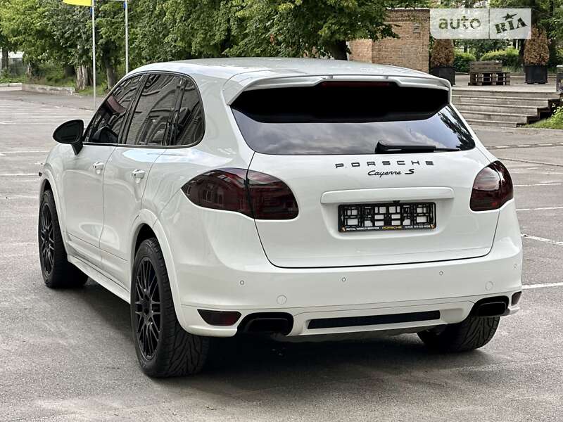 Внедорожник / Кроссовер Porsche Cayenne 2012 в Киеве