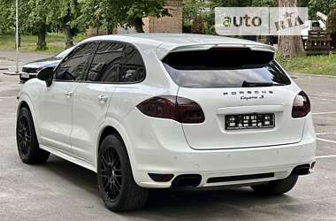 Позашляховик / Кросовер Porsche Cayenne 2012 в 