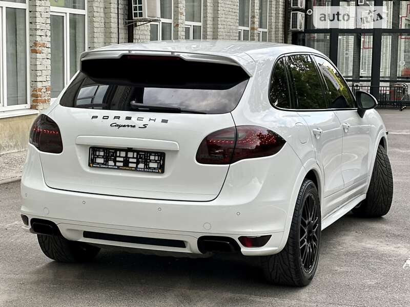 Внедорожник / Кроссовер Porsche Cayenne 2012 в Киеве