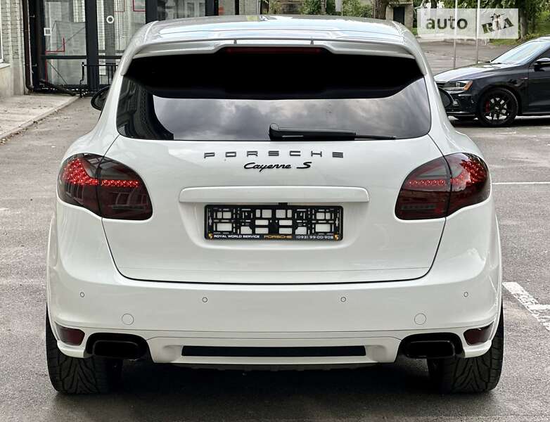 Внедорожник / Кроссовер Porsche Cayenne 2012 в Киеве