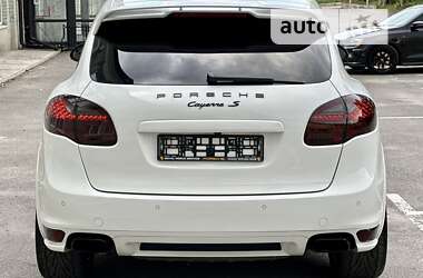 Позашляховик / Кросовер Porsche Cayenne 2012 в 