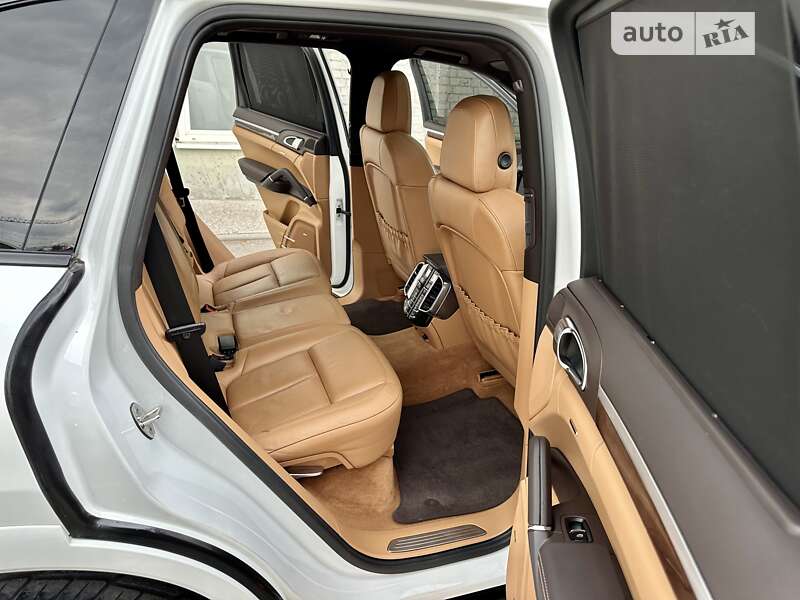 Внедорожник / Кроссовер Porsche Cayenne 2012 в Киеве