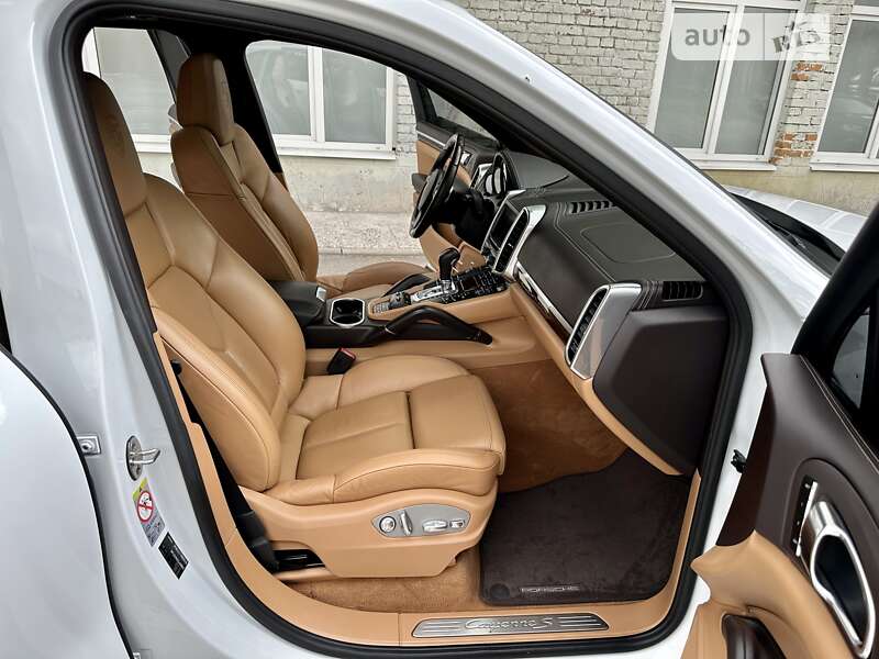 Внедорожник / Кроссовер Porsche Cayenne 2012 в Киеве