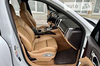 Позашляховик / Кросовер Porsche Cayenne 2012 в 