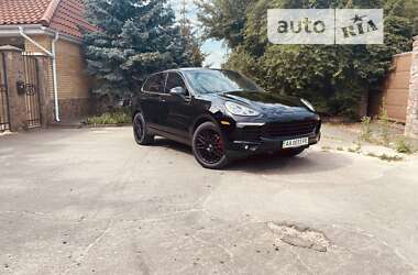 Внедорожник / Кроссовер Porsche Cayenne 2015 в 