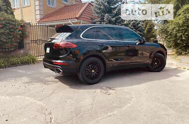 Внедорожник / Кроссовер Porsche Cayenne 2015 в 