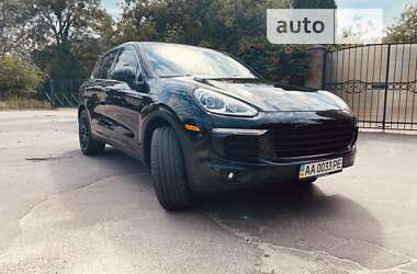 Внедорожник / Кроссовер Porsche Cayenne 2015 в 