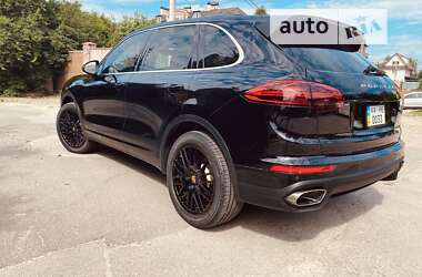 Внедорожник / Кроссовер Porsche Cayenne 2015 в 