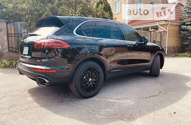 Внедорожник / Кроссовер Porsche Cayenne 2015 в 