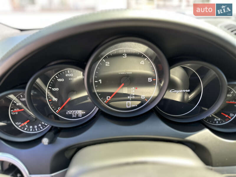 Позашляховик / Кросовер Porsche Cayenne 2012 в Кривому Розі