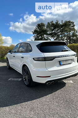 Внедорожник / Кроссовер Porsche Cayenne 2018 в 