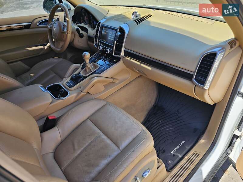 Внедорожник / Кроссовер Porsche Cayenne 2012 в Луцке